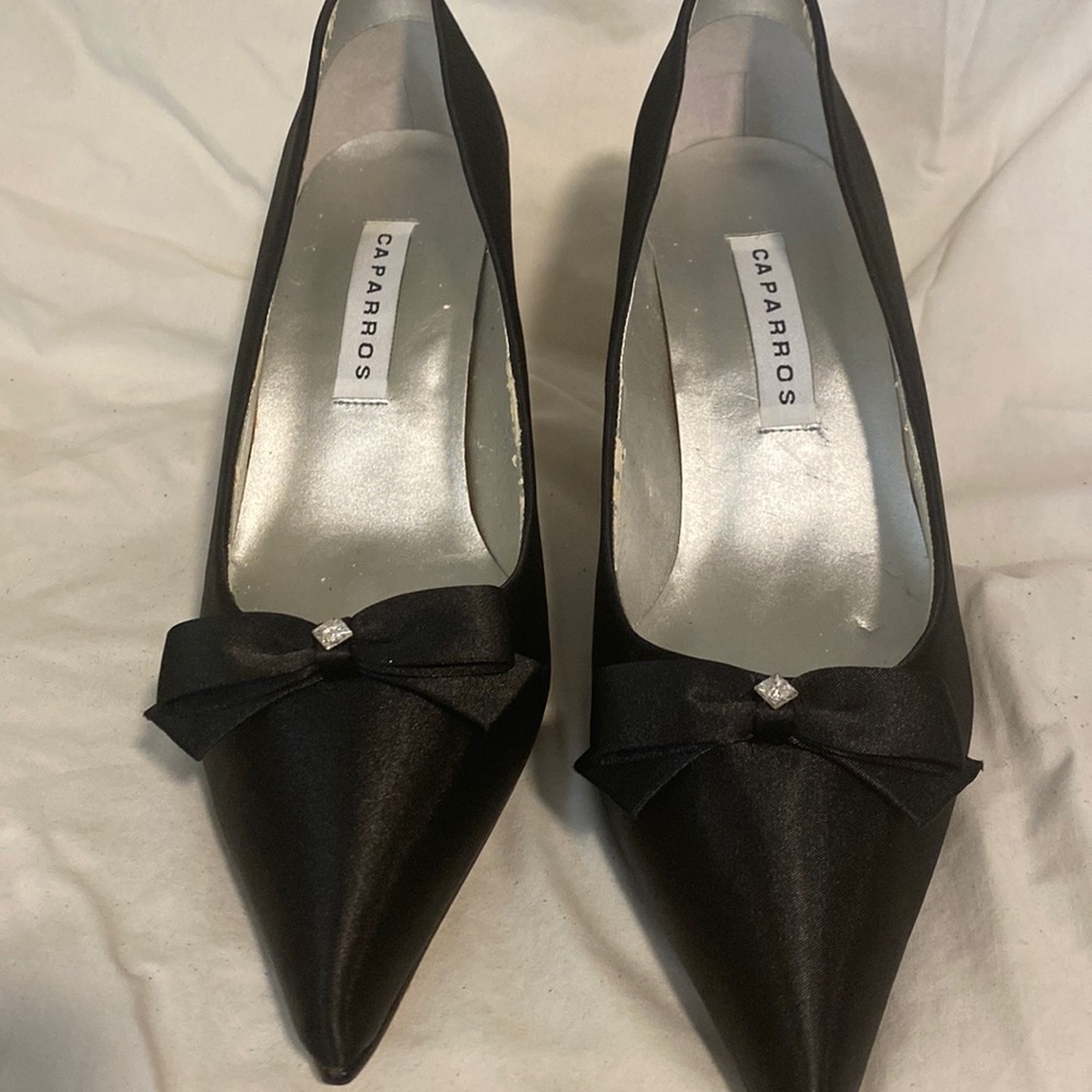 3” black pumps